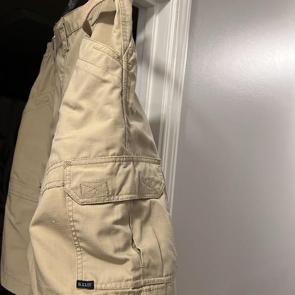 5.11 tactical shorts size 38 khaki - Picture 2 of 4